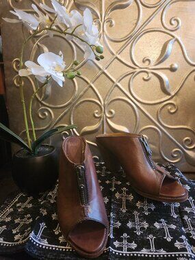 Frye Izzy leather zip mule heels 8.5